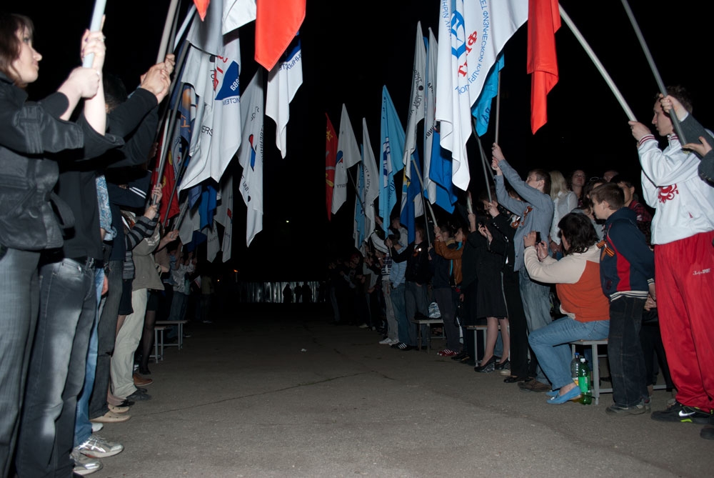 Свет в окнах, огонь в гильзах, пламя в сердцах