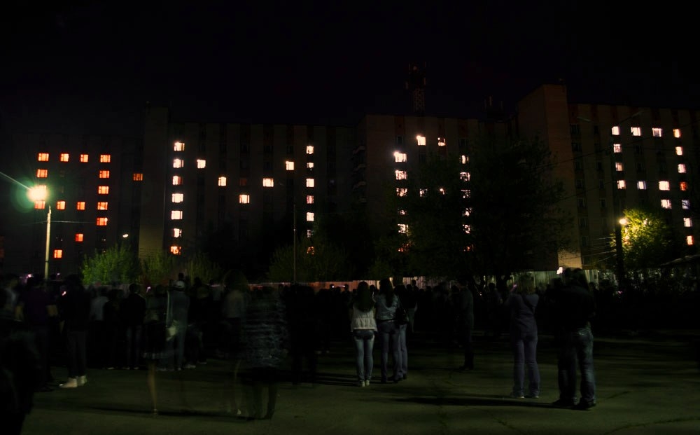 Свет в окнах, огонь в гильзах, пламя в сердцах
