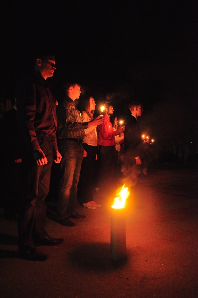 Свет в окнах, огонь в гильзах, пламя в сердцах