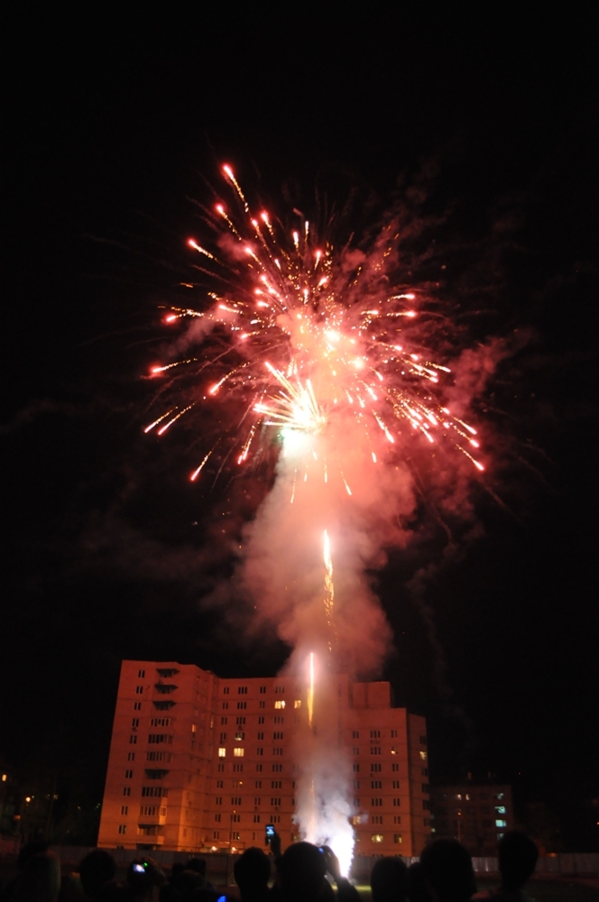 Свет в окнах, огонь в гильзах, пламя в сердцах