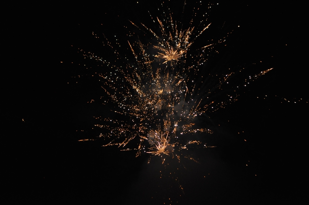 Свет в окнах, огонь в гильзах, пламя в сердцах