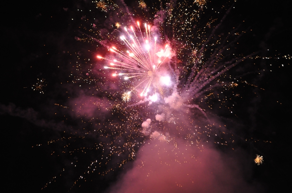 Свет в окнах, огонь в гильзах, пламя в сердцах