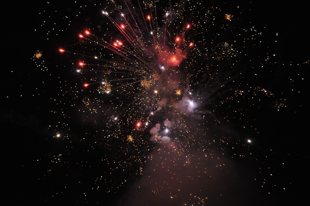 Свет в окнах, огонь в гильзах, пламя в сердцах