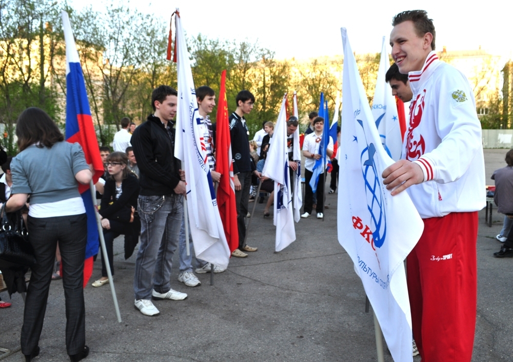 Свет в окнах, огонь в гильзах, пламя в сердцах