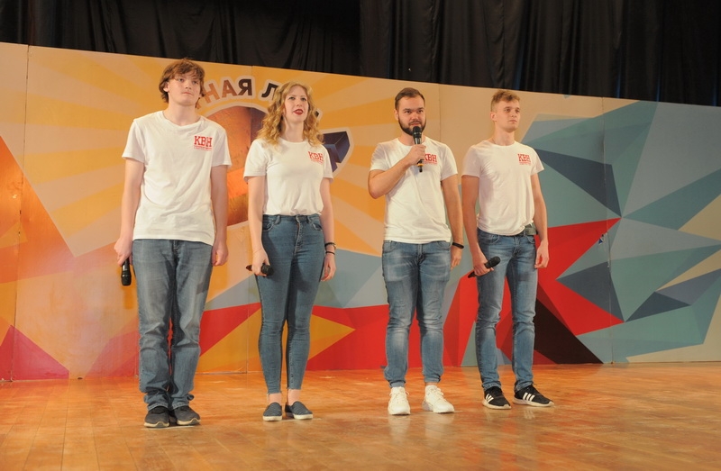 Никто не вылетел, но может