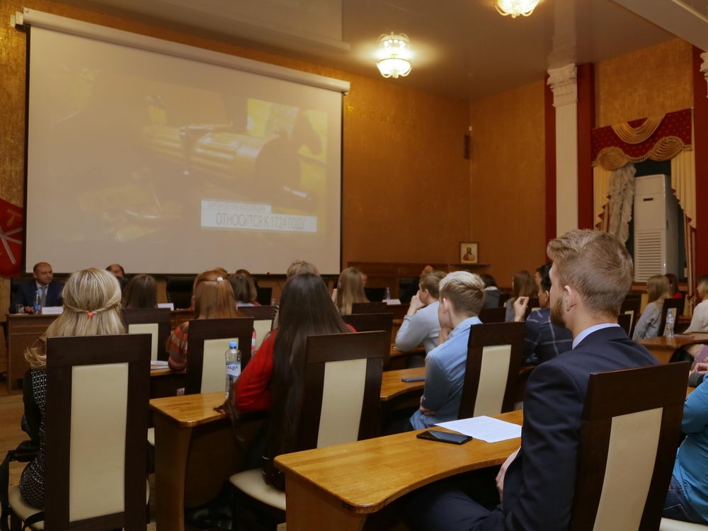 Гуманитарные и социально-экономические науки XXI века: от «курицы» до мемов       