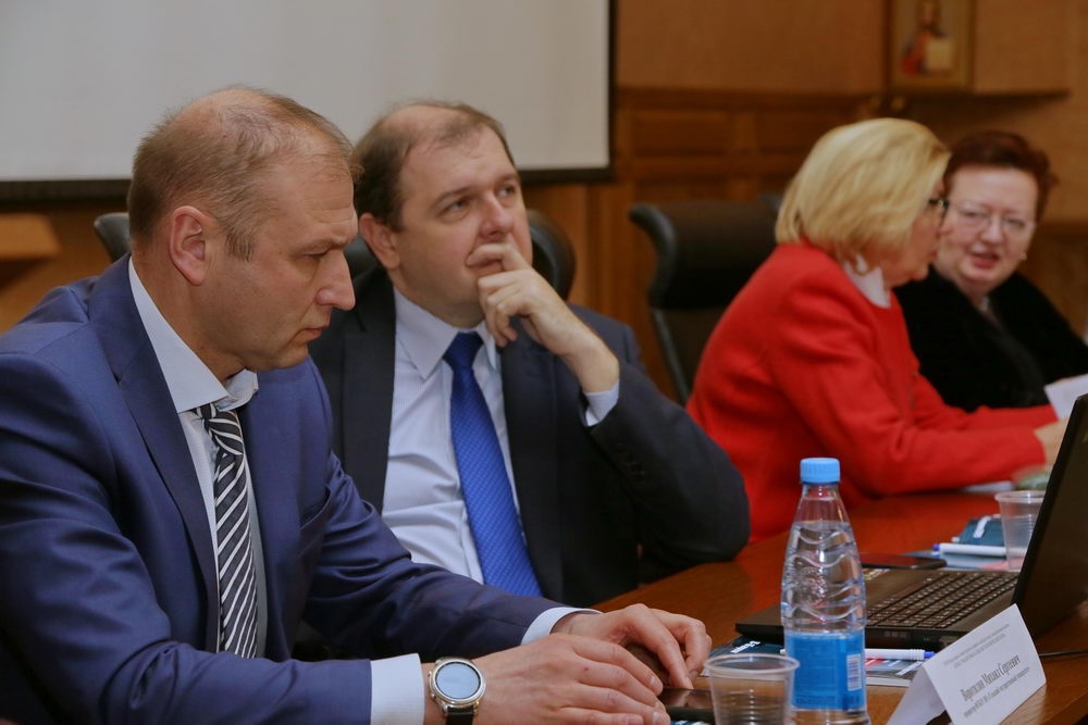 Гуманитарные и социально-экономические науки XXI века: от «курицы» до мемов       