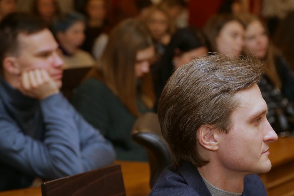 Гуманитарные и социально-экономические науки XXI века: от «курицы» до мемов       