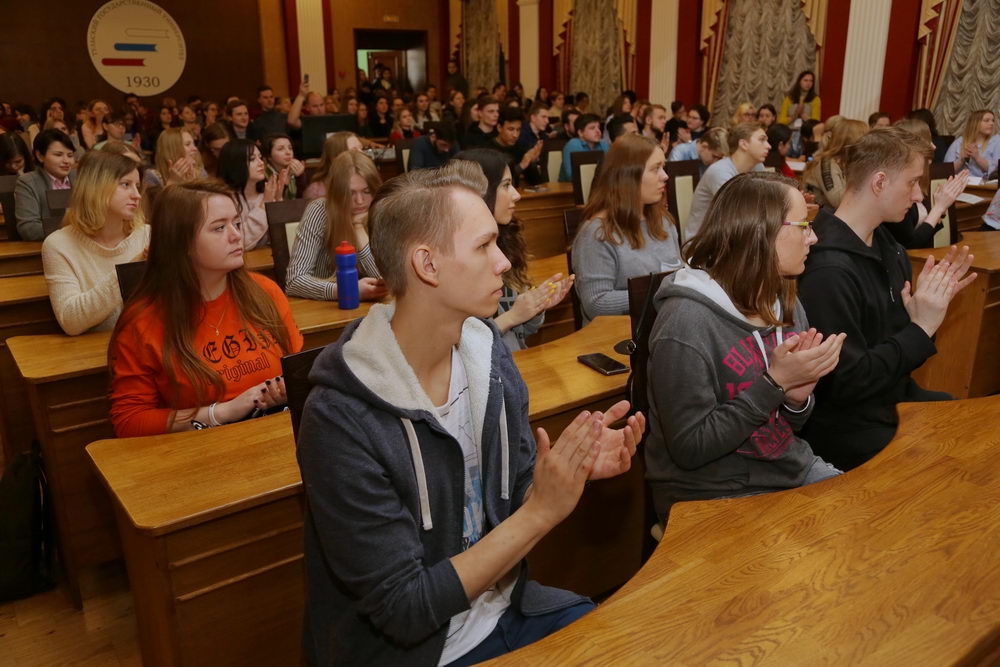 Гуманитарные и социально-экономические науки XXI века: от «курицы» до мемов       