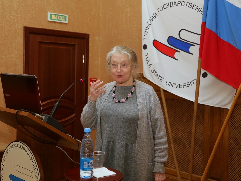 Гуманитарные и социально-экономические науки XXI века: от «курицы» до мемов       