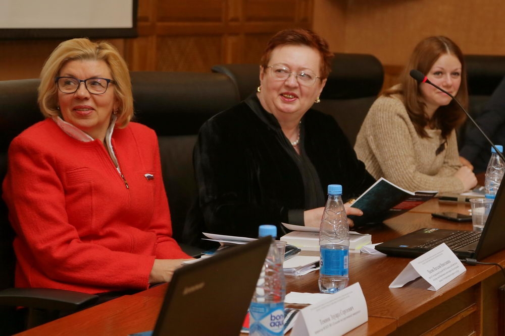 Гуманитарные и социально-экономические науки XXI века: от «курицы» до мемов       