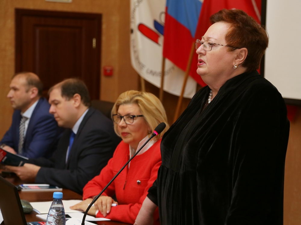 Гуманитарные и социально-экономические науки XXI века: от «курицы» до мемов       