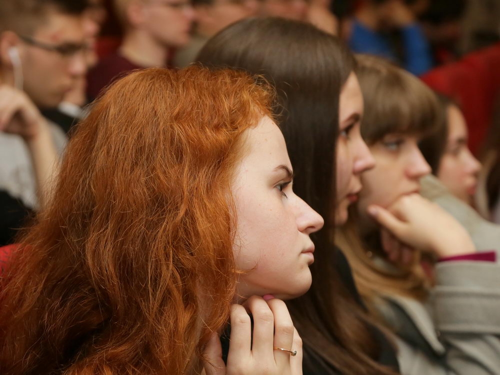 Гуманитарные и социально-экономические науки XXI века: от «курицы» до мемов       