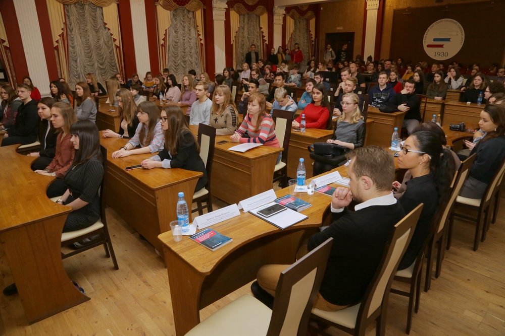 Гуманитарные и социально-экономические науки XXI века: от «курицы» до мемов       