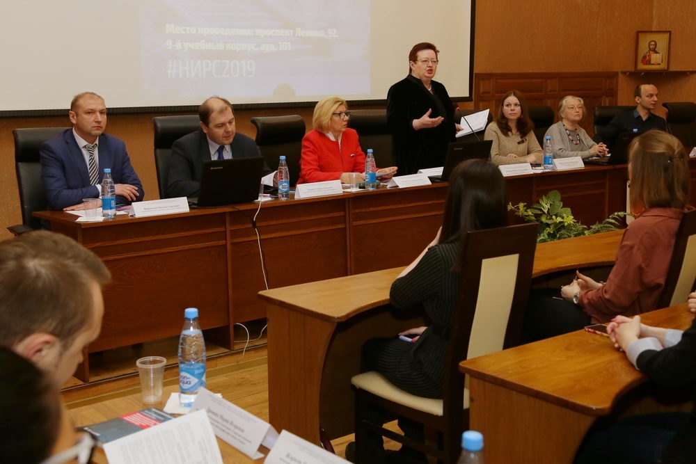 Гуманитарные и социально-экономические науки XXI века: от «курицы» до мемов       