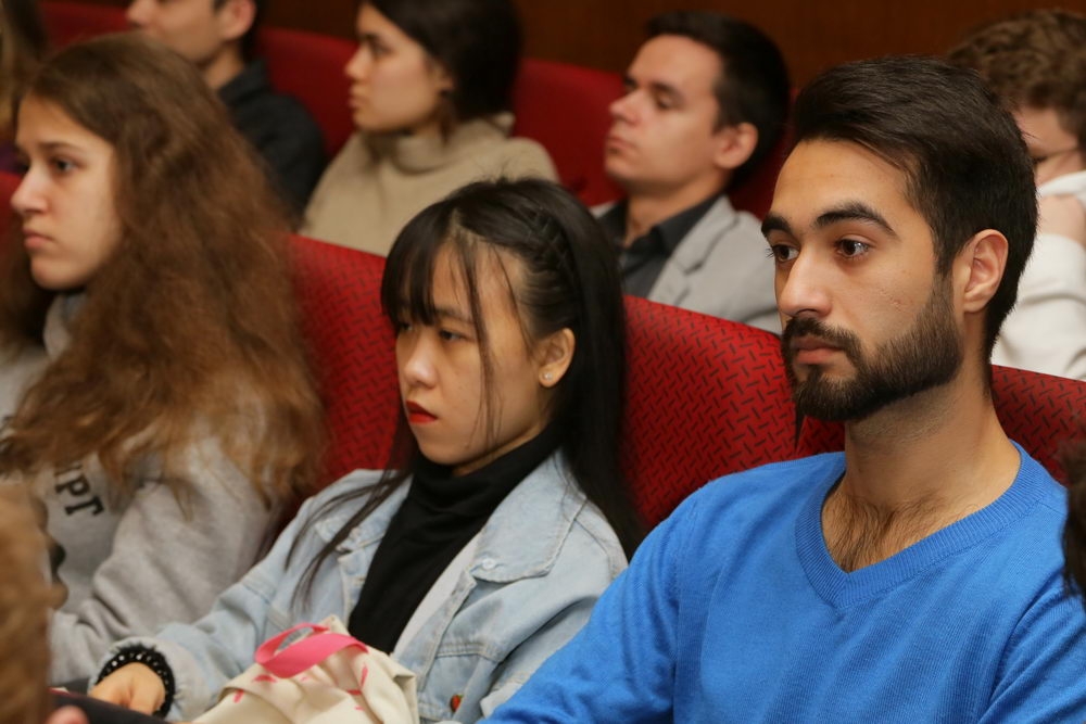 Гуманитарные и социально-экономические науки XXI века: от «курицы» до мемов       