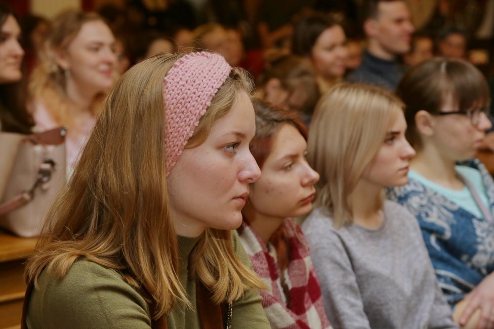 Гуманитарные и социально-экономические науки XXI века: от «курицы» до мемов       
