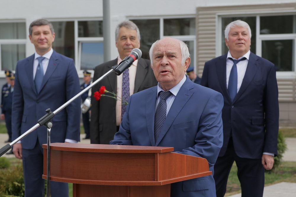 И гений места в бронзе возвратился на родину свою... 