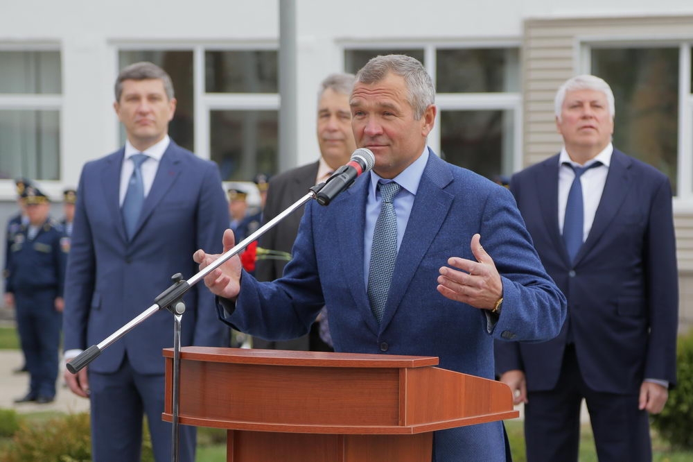 И гений места в бронзе возвратился на родину свою... 