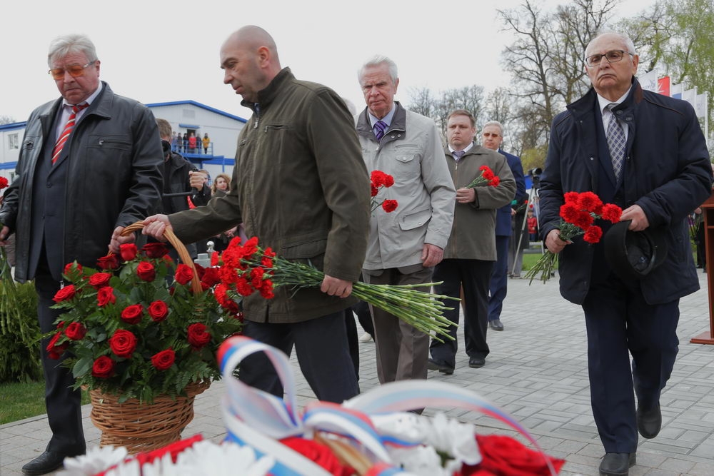 И гений места в бронзе возвратился на родину свою... 