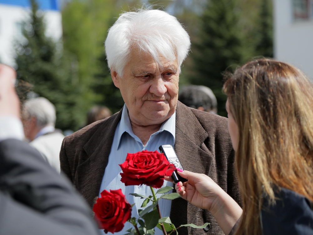 И гений места в бронзе возвратился на родину свою... 