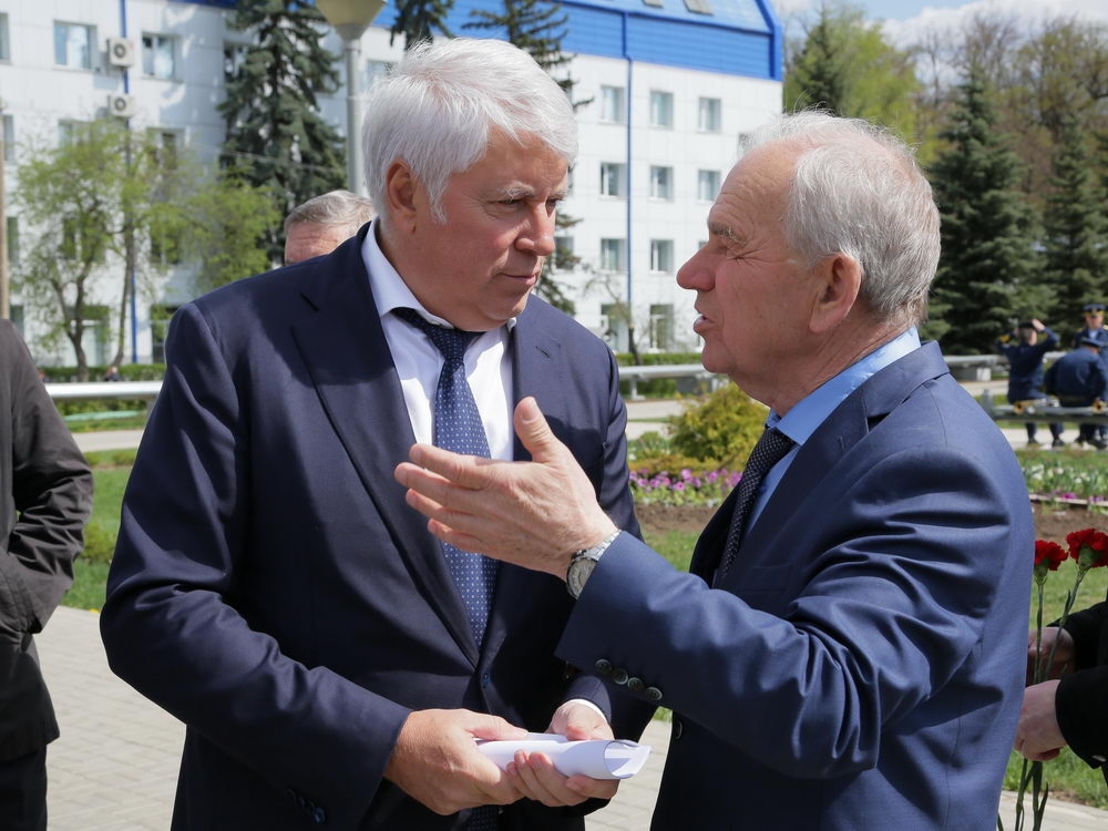 И гений места в бронзе возвратился на родину свою... 