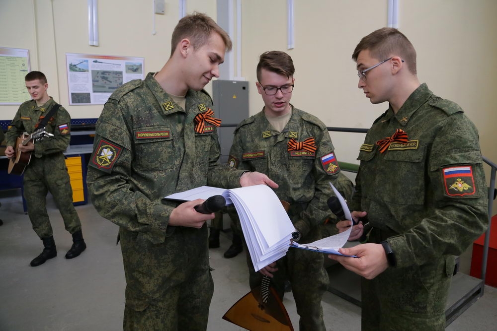 Когда поют курсанты