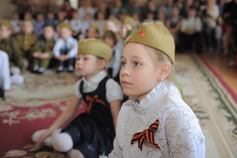 «Мне в холодной землянке тепло от моей негасимой любви»            
