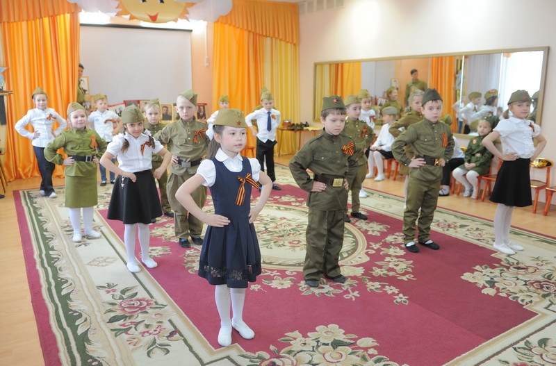 «Мне в холодной землянке тепло от моей негасимой любви»            