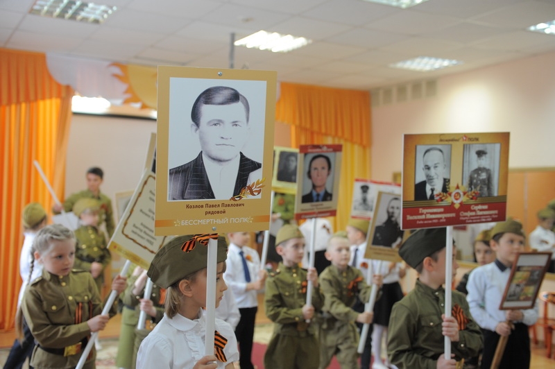 «Мне в холодной землянке тепло от моей негасимой любви»            