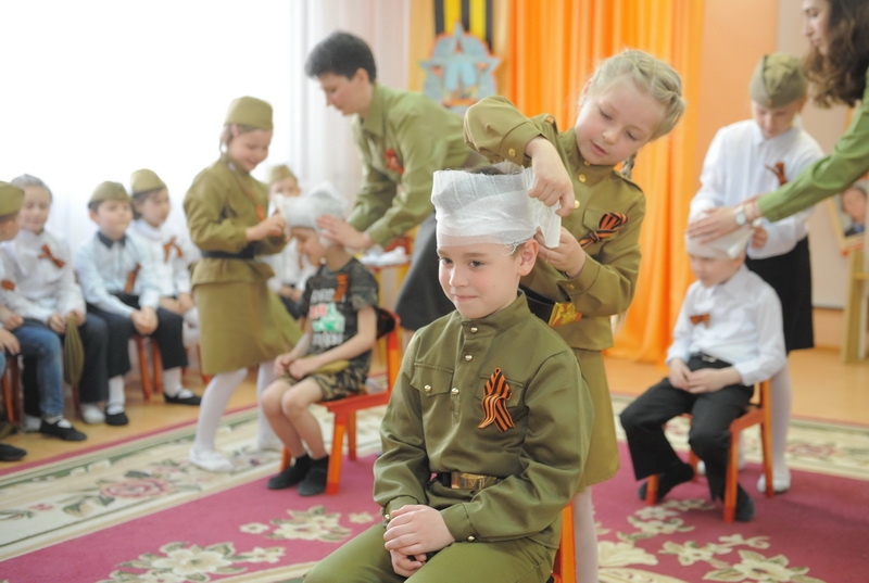 «Мне в холодной землянке тепло от моей негасимой любви»            