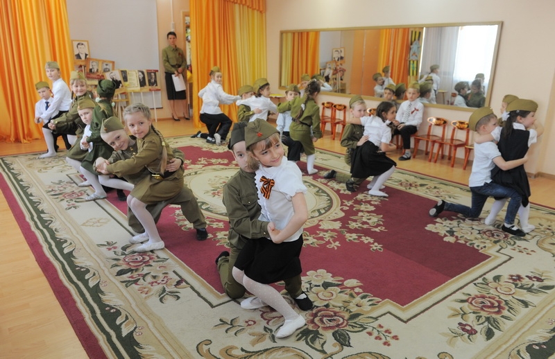 «Мне в холодной землянке тепло от моей негасимой любви»            