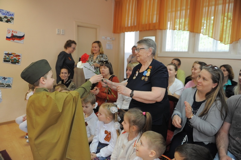 «Мне в холодной землянке тепло от моей негасимой любви»            