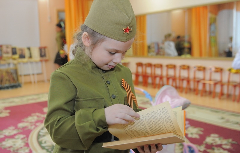 «Мне в холодной землянке тепло от моей негасимой любви»            