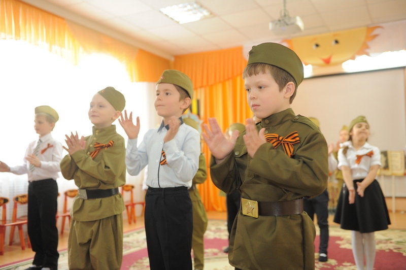 «Мне в холодной землянке тепло от моей негасимой любви»            