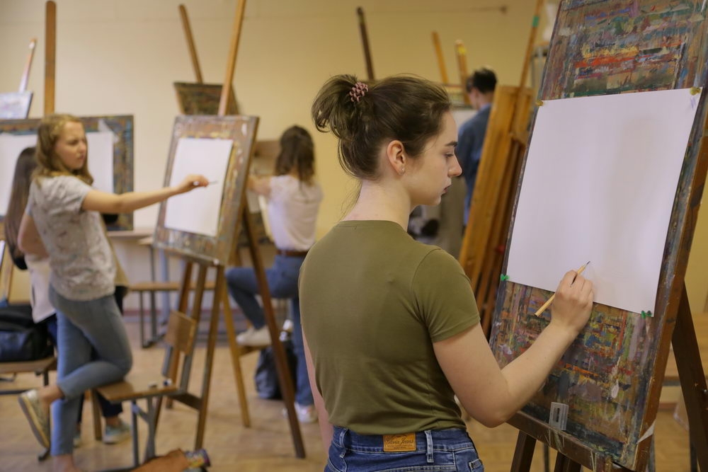 Абитуриенты ТулГУ рисуют экзамены