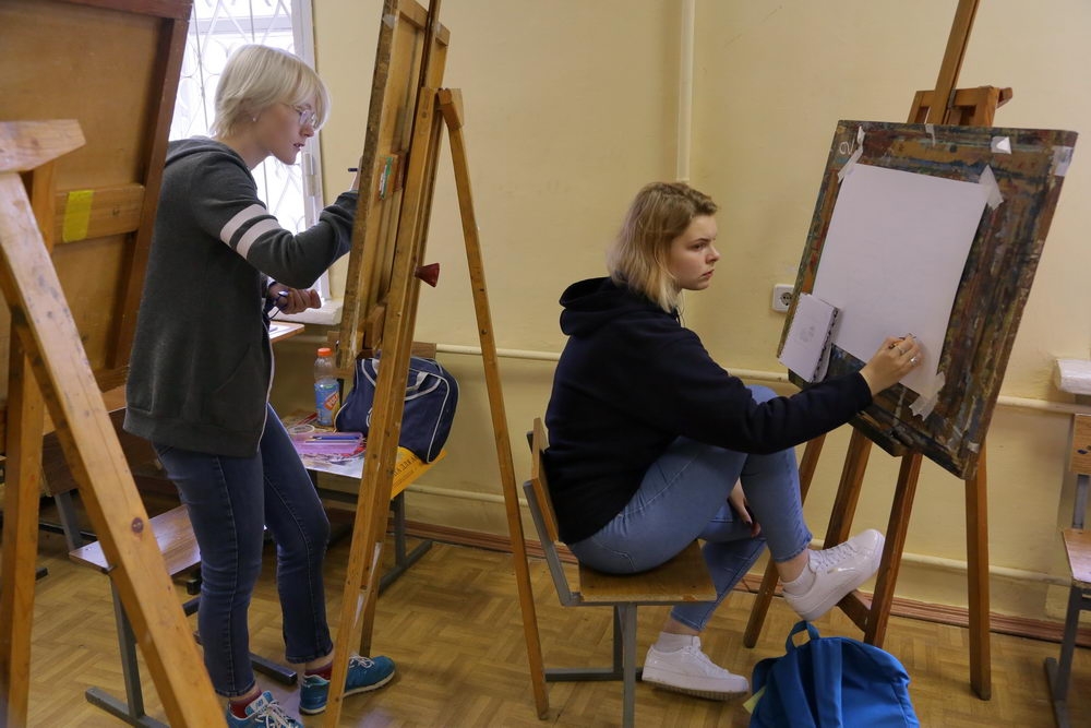 Абитуриенты ТулГУ рисуют экзамены