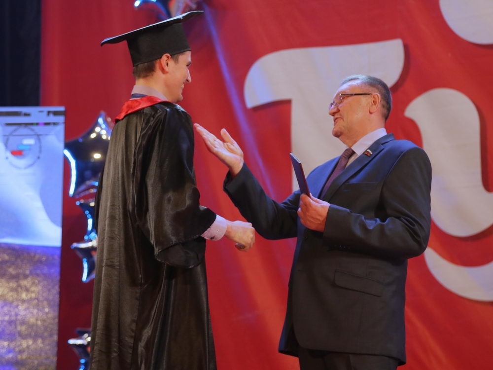 «Вы нужны родному краю! Вам всегда рады на наших, тульских предприятиях»