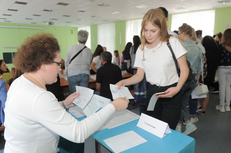 Переводить видеоигры, помогать людям и говорить правду