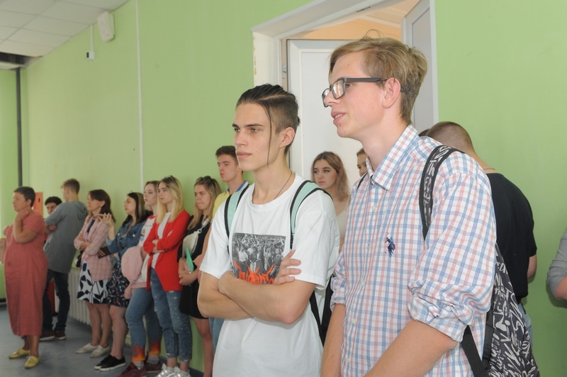 Переводить видеоигры, помогать людям и говорить правду