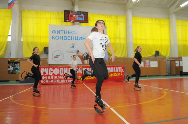 Помогают помогать