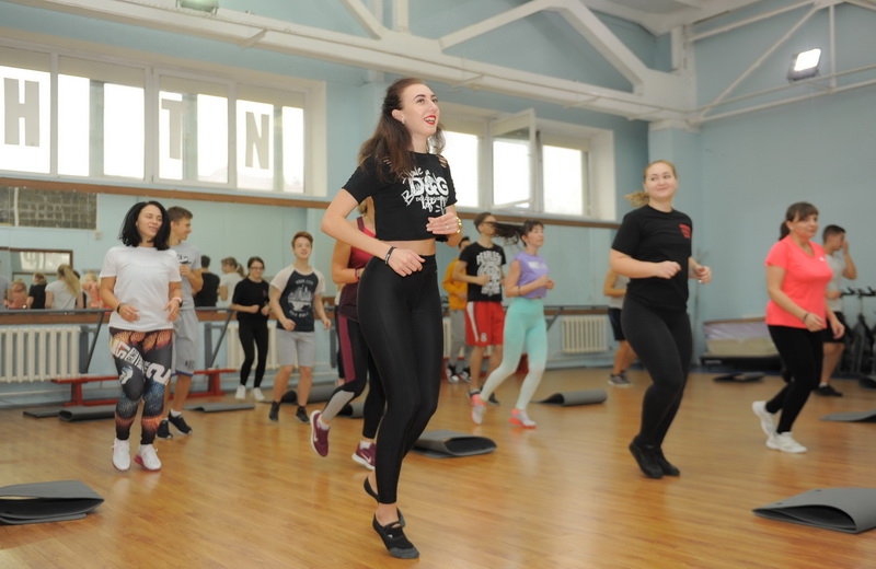 Помогают помогать