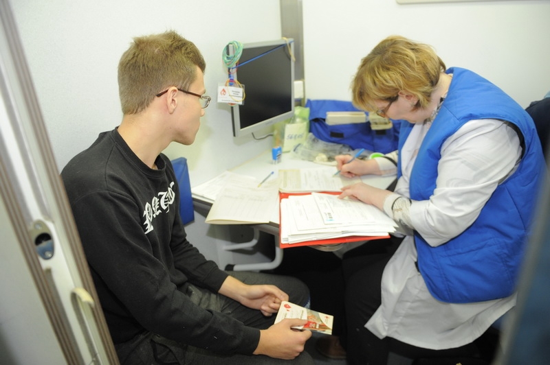 Помогают помогать