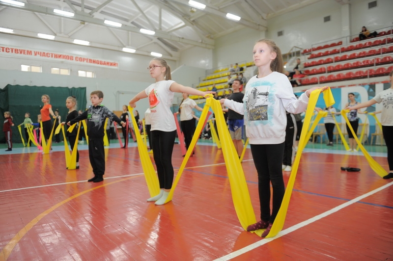 Помогают помогать