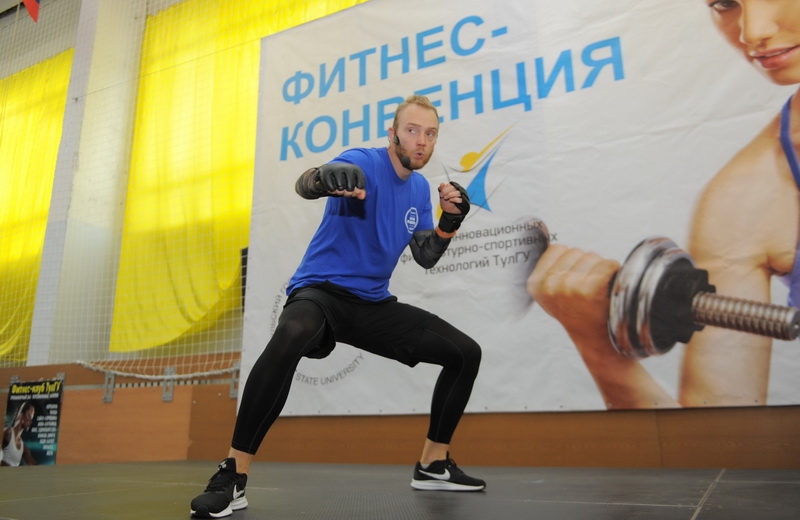 Помогают помогать