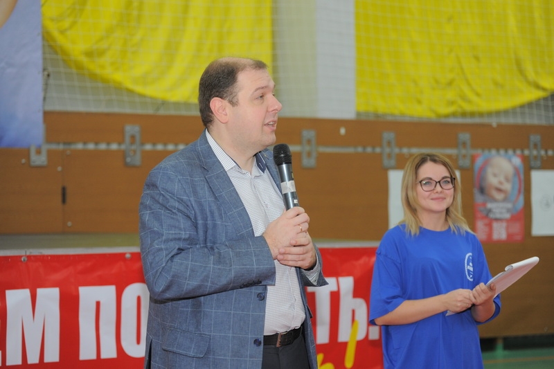 Помогают помогать