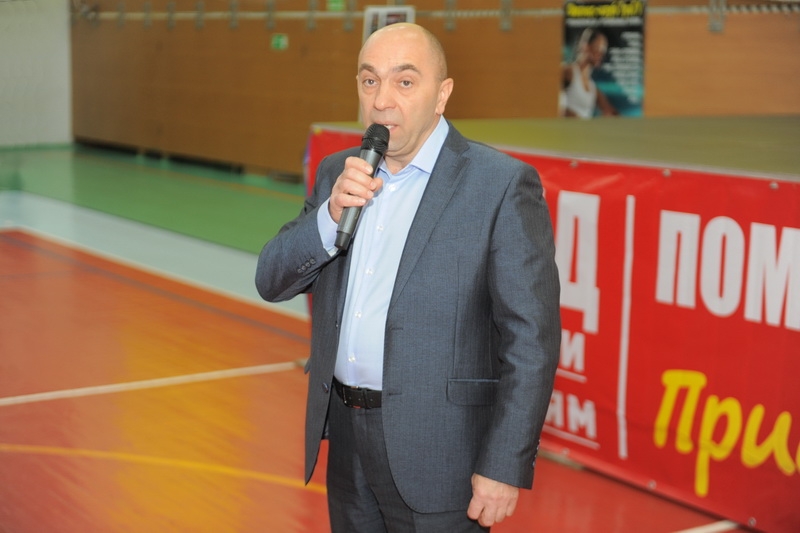 Помогают помогать