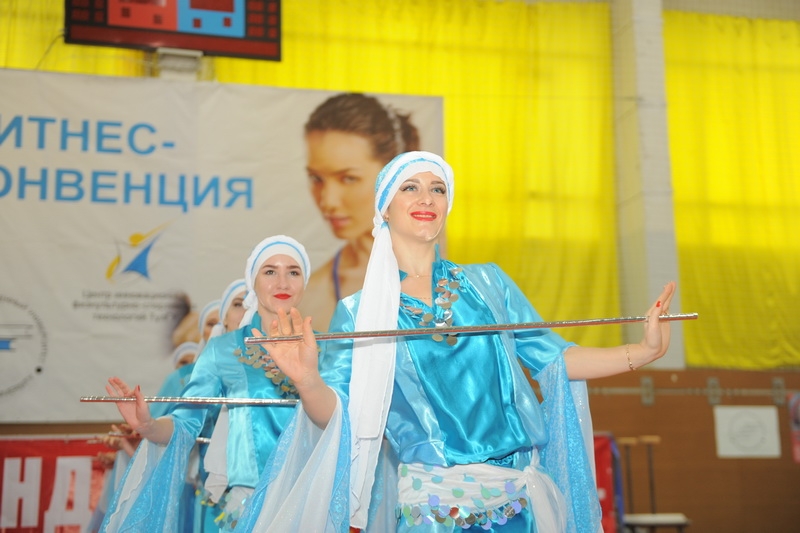 Помогают помогать