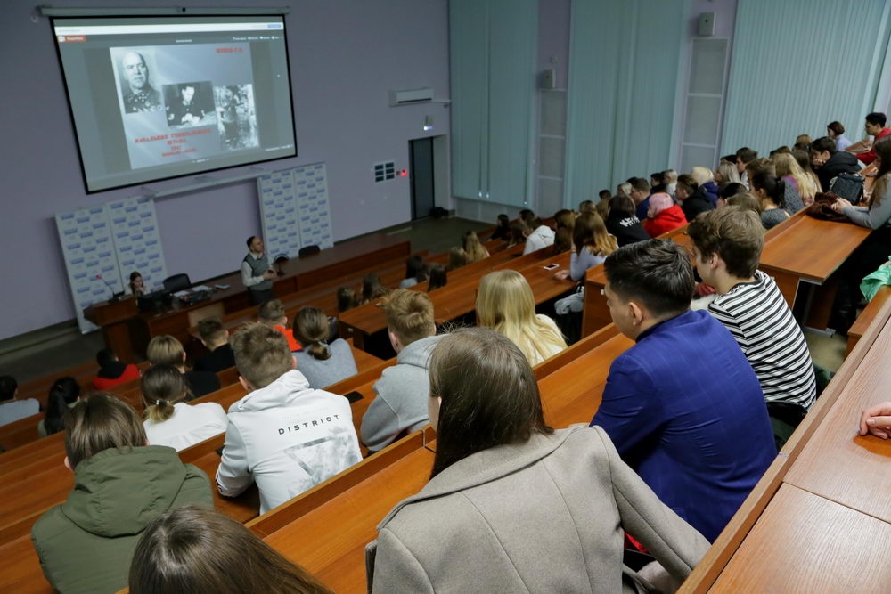 На экране — битва за Москву