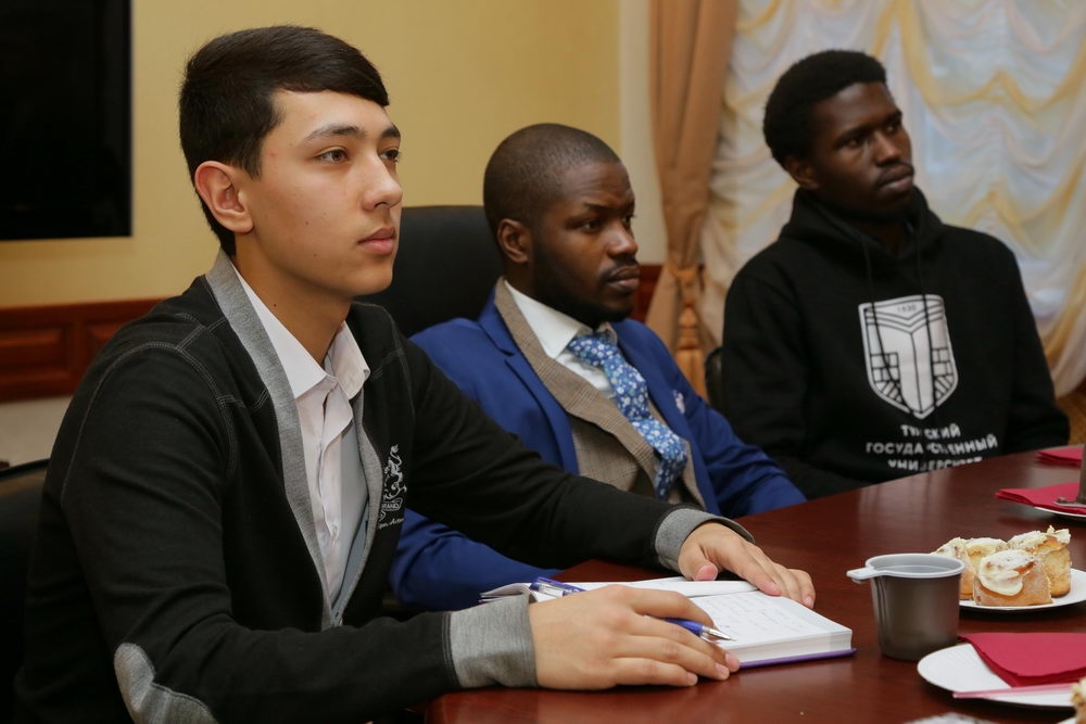 Чай с ароматом дружбы и взаимопонимания